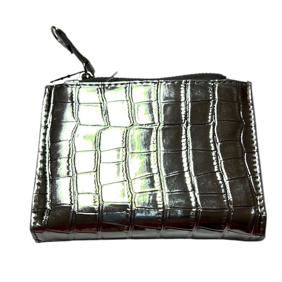 NWT Silver Crocodile-Embossed Women's WALLET - Picture 3 of 6